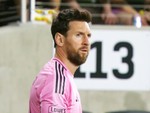 Messi lại 'vẽ' siêu phẩm từ góc không tưởng