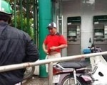Trét ớt vào mắt người rút tiền tại ATM cướp tài sản