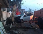 Trộm lái ô tô lao vào công an, tông nghiêng cột điện ở Thủ Đức