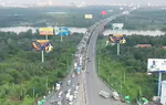 Bản tin tối 1-8: Quốc lộ 1 ùn 7km, trạm thu phí An Sương phải mở thêm làn thu tiền mặt