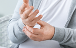 Bệnh 'run rẩy' Parkinson ngày càng được phát hiện nhiều ở người trẻ