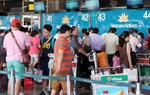 Vietnam Airlines thu phí hành lý xách tay quá cước ngay cửa ra máy bay từ ngày 3-11