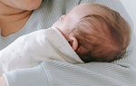 Giật mình khi người lớn cho trẻ tắm bia, uống mật gấu để đẹp da, chống bệnh hiểm nghèo