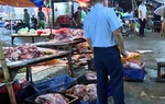Công an Hà Nội triệt phá lò mổ lậu, thu giữ hơn 4 tấn thịt heo bệnh