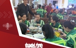 Tin tức tối 28-8: Nhà hàng tiệc cưới đãi cơm hàng trăm công nhân vệ sinh