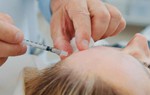 Tiêm botox làm đẹp tại nhà, hai phụ nữ liệt toàn thân, thở máy