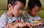 Trẻ em 'nghiện' điện thoại - Kỳ 1: Để trẻ xài điện thoại cho 'đỡ quậy'?