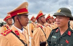Mất mẹ khi đang tập luyện diễu binh, chiến sĩ nén đau thương để hoàn thành nhiệm vụ