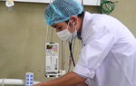 Mẹ tử vong vì bị ong vò vẽ đốt 200 vết khi cố che chắn cho con trai 3 tuổi