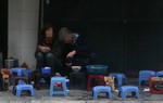 Băn khoăn chuyện đũa mốc, tô chén rửa qua loa ở hàng quán vỉa hè