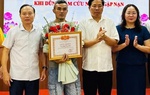 Khen thưởng người đàn ông cứu hai mẹ con nhảy cầu và học sinh cứu người đuối nước ở Nghệ An