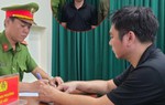 Cướp giật xong hối hận, nhờ tài xế xe ôm trả lại điện thoại cho nạn nhân