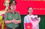 Vợ thiếu tá hy sinh khi chống cát tặc được tuyển vào Công an nhân dân