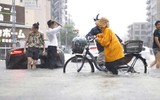 Kỷ lục 35 ngày mưa liên tiếp ở Tokyo khiến cuộc sống người dân đảo lộn