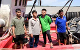 Thuyền trưởng kể lại phút tàu cá gặp nạn gần mỏ Sư Tử Trắng, may mắn được cứu kịp thời