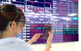 Cổ phiếu Sacombank bất ngờ trần tím, PNJ bị bán mạnh