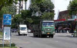 Loạt xe ben chở đất 30 tấn chạy vào đường cấm ở Đà Nẵng