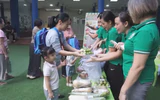 'Đi chợ' trong trường mầm non để kiểm chứng bữa ăn bán trú của con 