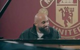 Chân sút Mbeumo lướt phím piano khiến fan Man Utd ngất ngây