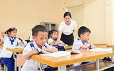 Nghệ An: Toàn bộ học sinh ở Tiến Sơn đã đến trường, có xe đón tận thôn