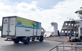Nhiều tài xế phải xuống xe lội bộ mua vé khi qua phà Đại Ngãi, quản lý bến nói gì? 