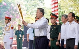 Tổng Bí thư, Chủ tịch nước Tô Lâm dâng hương anh hùng liệt sĩ tại công viên Lê Thị Riêng