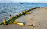 Hình ảnh mới nhất về con tàu cổ vừa nổi lên ở bờ biển Hội An