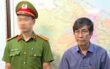 Video bắt tạm giam giám đốc ban quản lý dự án ở Huế vì sai phạm trong dự án xử lý rác