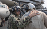 Tư lệnh Mỹ thăm tàu sân bay USS Abraham Lincoln giữa tranh cãi về đời sống thủy thủ  