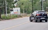 Vạch kẻ đường vàng nét liền chắn ngay ngã ba 'làm khó' tài xế, cảnh sát giao thông nói gì?