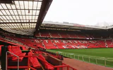 CĐV Man Utd phát cáu vì phải ‘nghe mưa’ giữa lúc sốt ruột chờ tin chuyển nhượng