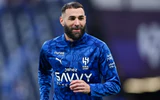 Benzema đang sung thì CLB… hết chỗ