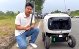 Trải nghiệm robotaxi và robot giao hàng tại khu công nghệ cao Hòa Lạc, Hà Nội