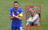 Ester Exposito mang màn ăn mừng của Mbappe lên thảm đỏ