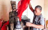 Cận cảnh pho tượng gỗ và bình gốm nghi đồ cổ trôi dạt bờ biển Cửa Lò