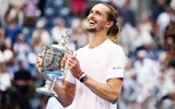 Khoảnh khắc Zverev nâng cúp, nhớ mẹ lấy nước mắt khán giả US Open