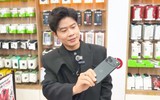 Video nhạc sĩ Nguyễn Văn Chung ‘đập hộp’ iPhone 18
