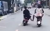 Xác minh clip nhóm thiếu niên chạy xe điện so kè nguy hiểm ở TP.HCM