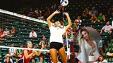 ‘Nữ thần bóng chuyền’ Kayla Simmons khiến fan khó chịu vì quá nóng bỏng