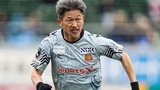 Lão tướng Kazuyoshi Miura lập cột mốc chưa từng có trong lịch sử bóng đá