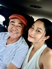 Bạn gái kém 36 tuổi của NSND Việt Anh: 'Đang hạnh phúc, ai đồn mắc mệt ghê'