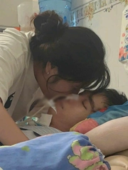 Cô gái 21 tuổi đợi người yêu mở mắt sau 4 tháng hôn mê