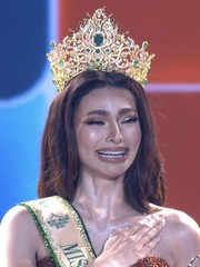 Emma Tiglao là gương mặt quen thuộc của làng sắc đẹp Philippines