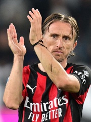 Modric chơi xộp tặng iPhone 'xịn sò' cho tất cả đồng đội ở AC Milan