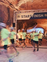 60 runner tham dự giải marathon tăm tối dưới lòng đất