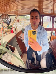 Thủ môn Tottenham bất ngờ giải nghệ ở tuổi 26 để theo đuổi đam mê nhiếp ảnh