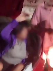 Vợ chui cốp xe theo dõi chồng và cái kết 'ối giời ơi'