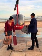 Hai anh em tự lái trực thăng về quê vì lo tắc đường