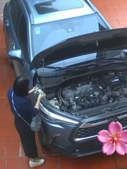 Chồng giấu 'quỹ đen' trong nắp ca pô vẫn bị vợ phát hiện