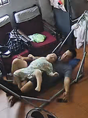 Tình cha ấm áp... nhưng cái võng thì 'Say no!'